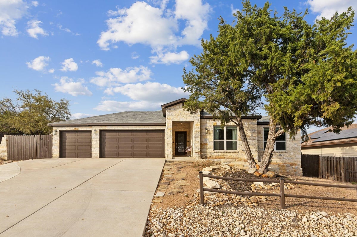 Living area at 3605 Bunyan Cir - 4 bed 2 bath home