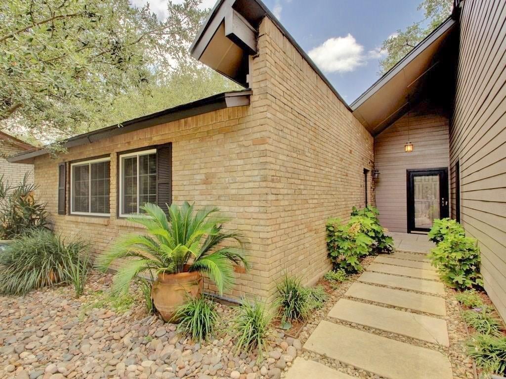 View 3607 Summit BND Unit #B in Balcones Summit 3607 Summit BND Unit #B - property photo 1 - Luxury home in Balcones Summit, Austin, TX