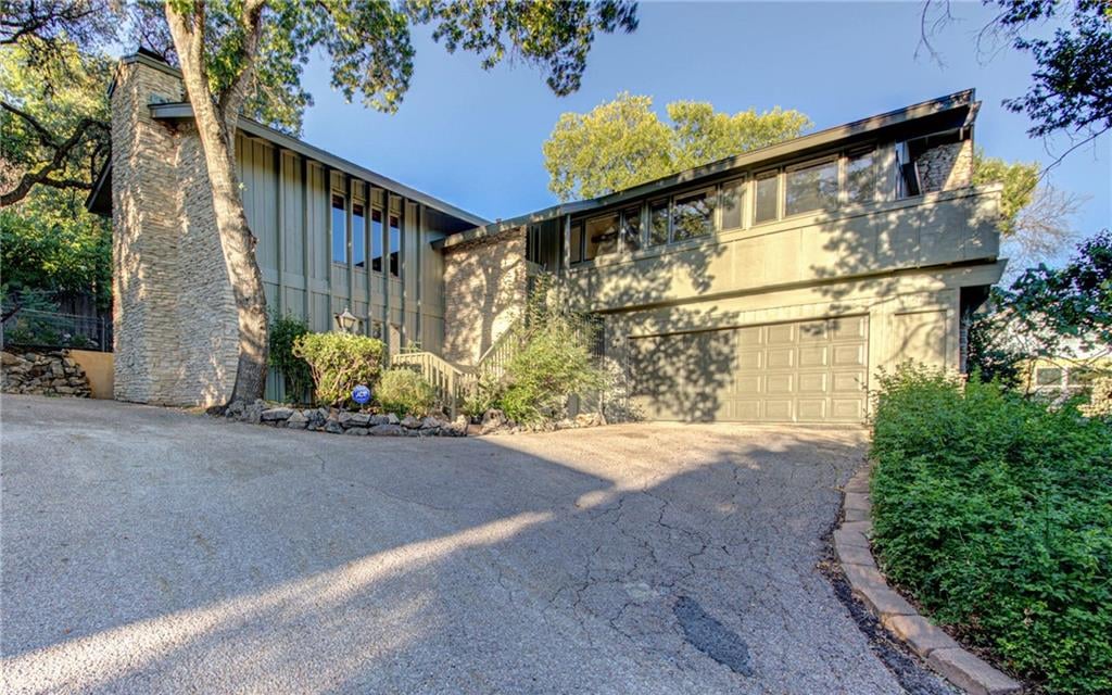 View 3608 Highland View DR in Highland Hills Sec 06 Ph 02A 3608 Highland View DR - front exterior - Luxury home in Highland Hills Sec 06 Ph 02A, Austin, TX