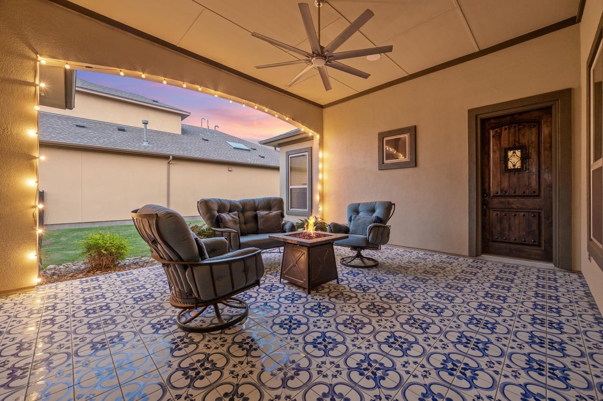 Living area at 362 Wellington Dr - 3 bed 3 bath home