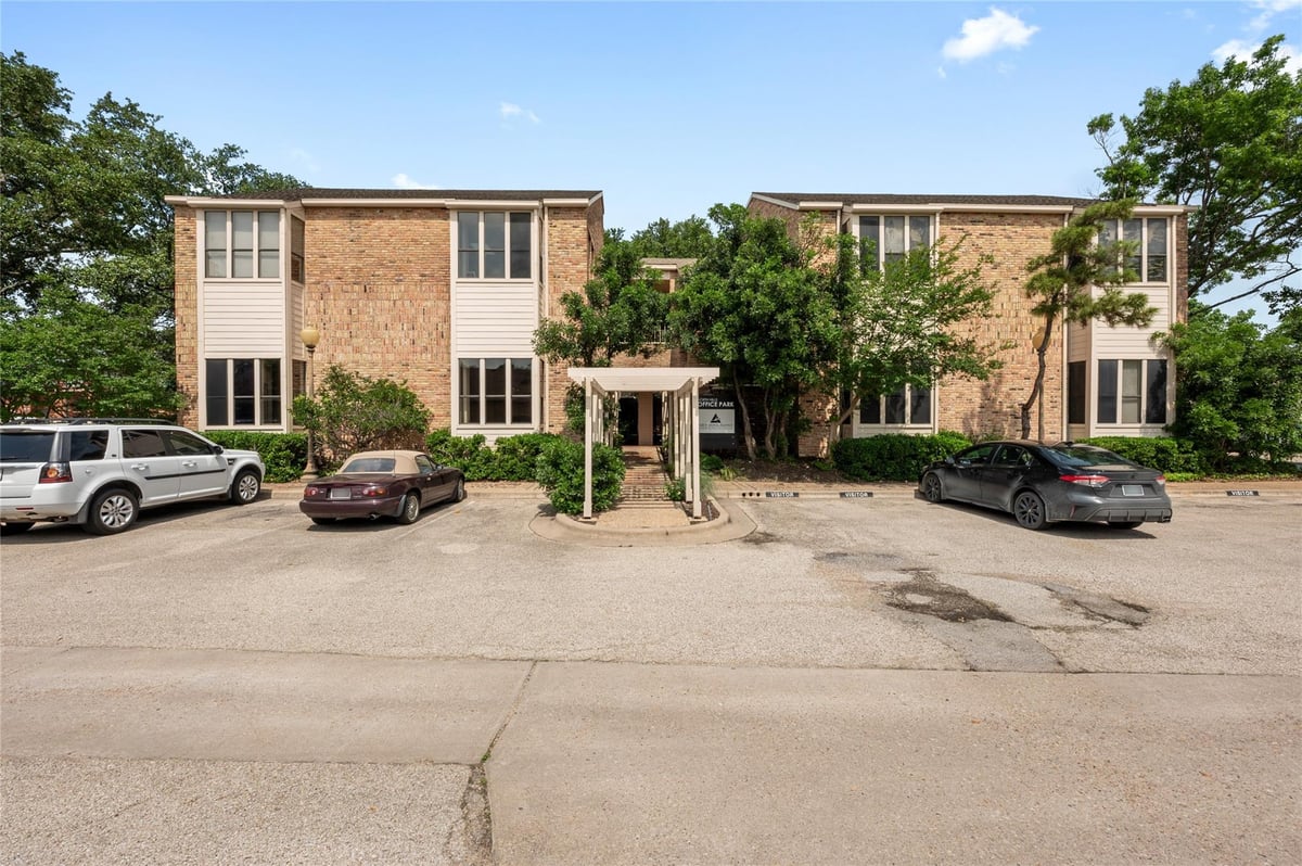 View 3624 N Hills Dr Unit #D201 in North Hills Office Park Condom 3624 N Hills Dr Unit #D201 - front exterior - Luxury home in North Hills Office Park Condom, Austin, TX