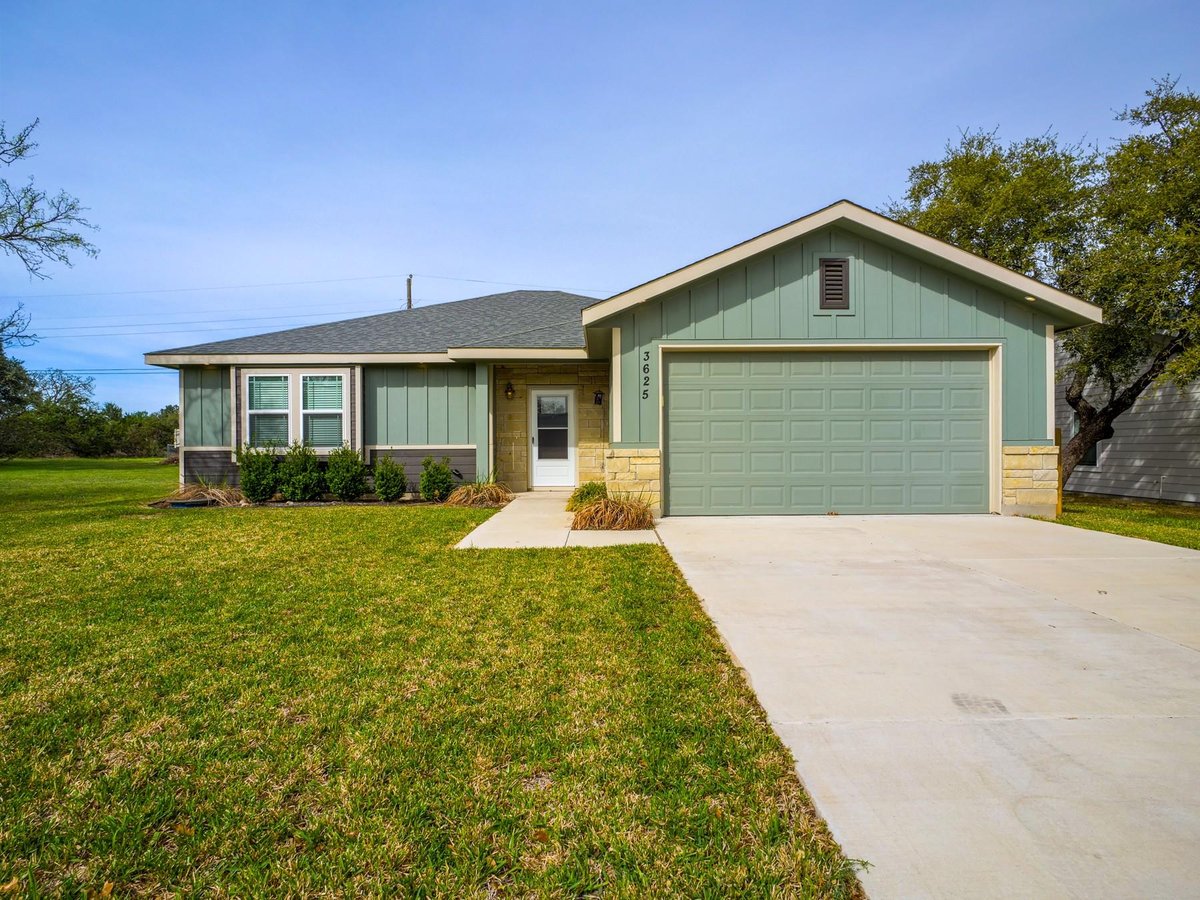 View 3625 Sagebrush Trl in Lakeside Heights 3625 Sagebrush Trl - front exterior - Luxury home in Lakeside Heights, Kingsland, TX