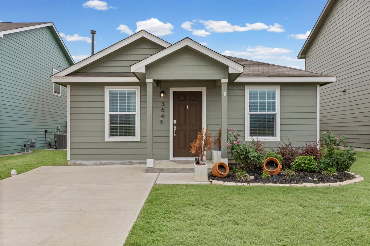 View 364 Gabbro Gdns in Sunset Oaks Sec 4 Ph 2A 364 Gabbro Gdns - front exterior - Luxury home in Sunset Oaks Sec 4 Ph 2A, Maxwell, TX