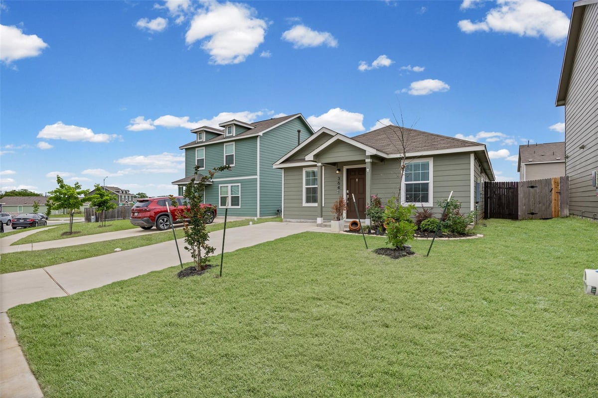 Kitchen at 364 Gabbro Gdns - 3 bed 2 bath home