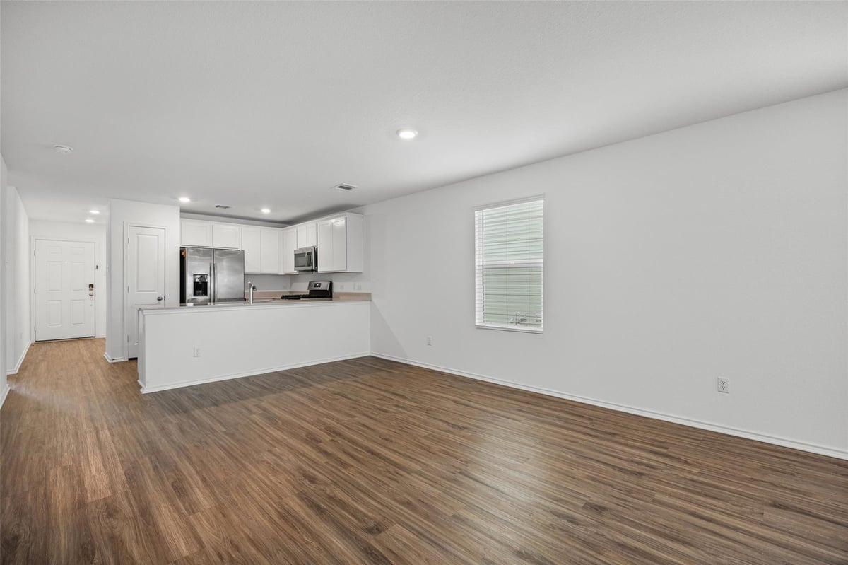 Bathroom at 364 Gabbro Gdns - 3 bed 2 bath home
