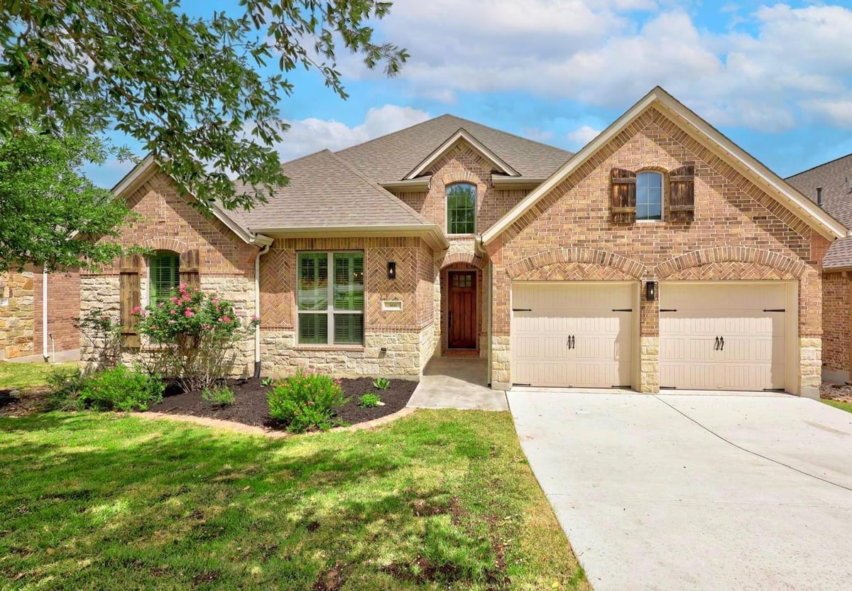 Living area at 366 Mirafield Ln - 4 bed 3 bath home