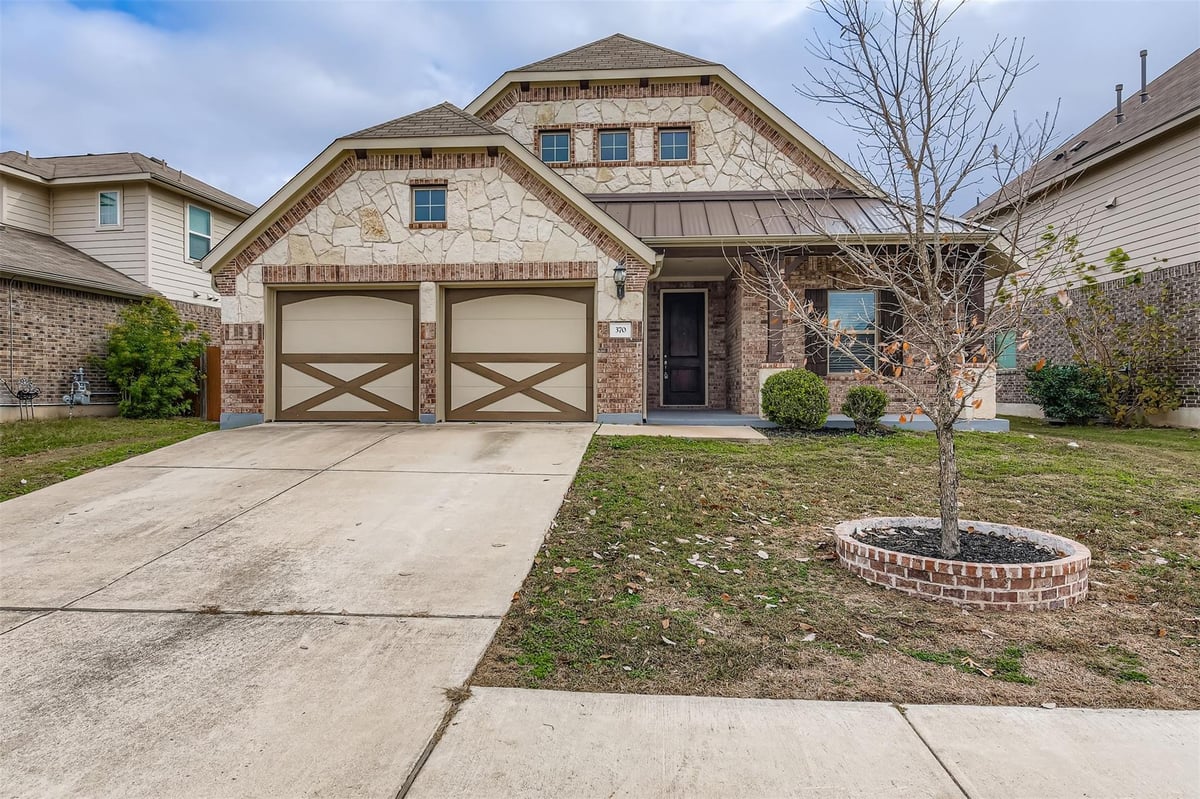 View 370 Vista Gardens Dr in Sunfield Ph Two Sec Four 370 Vista Gardens Dr - property photo 1 - Luxury home in Sunfield Ph Two Sec Four, Buda, TX