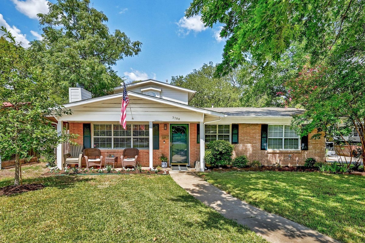 View 3700 Bonnie RD in Walsh Place Div B 3700 Bonnie RD - property photo 1 - Luxury home in Walsh Place Div B, Austin, TX