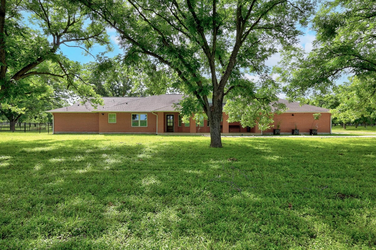 View 3717 Buck LN in Jose Antonio Navarro Surv Abs 3717 Buck LN - property photo 1 - Luxury home in Jose Antonio Navarro Surv Abs, Garfield, TX