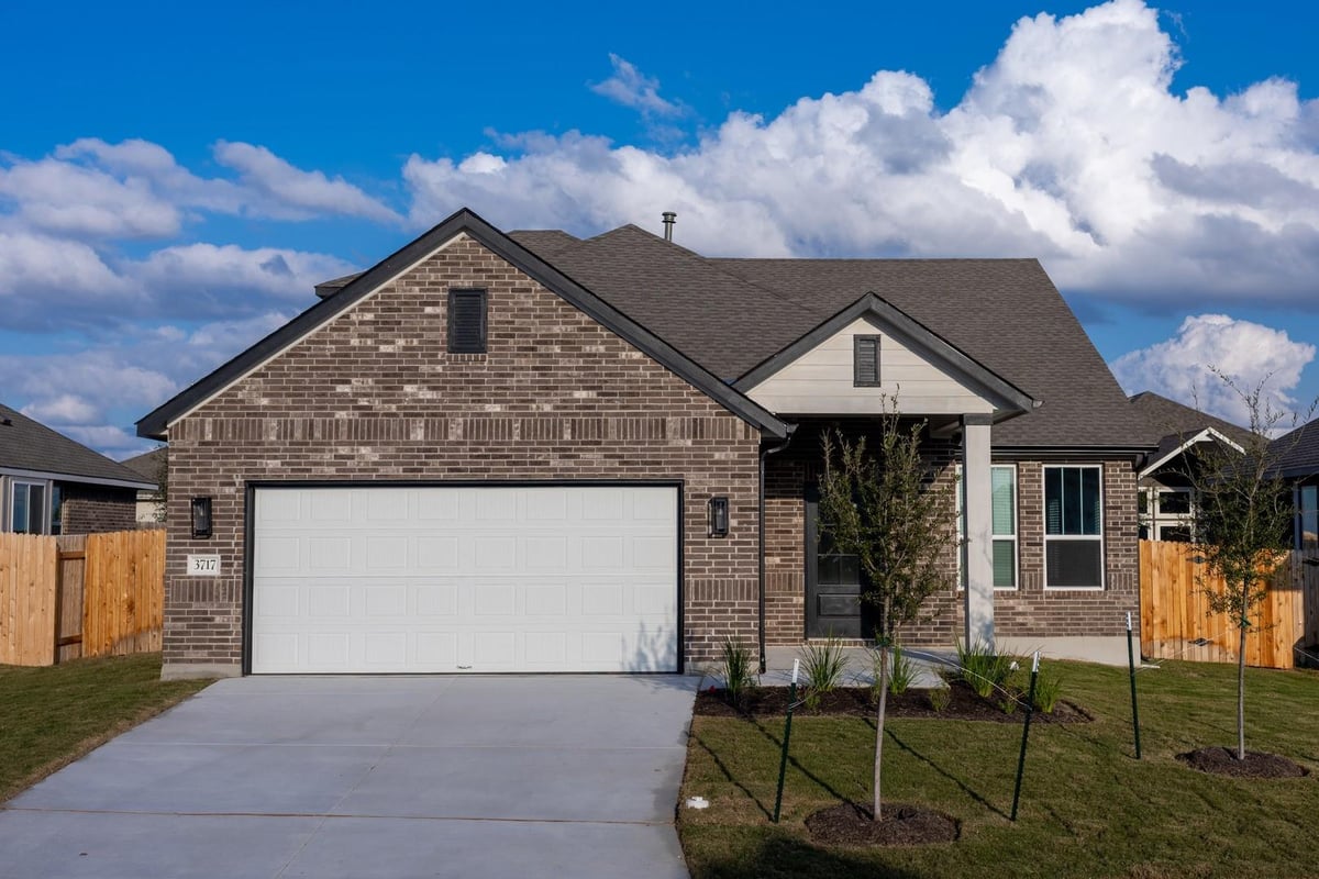 View 3717 Pin Oak Hills in Village at Three Oaks 3717 Pin Oak Hills - front exterior - Luxury home in Village at Three Oaks, Seguin, TX