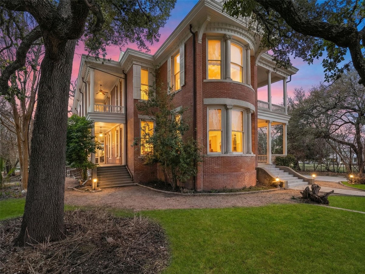 View 372 Magazine Ave in City/New Braunfels 372 Magazine Ave - front exterior with 372 Magazine Ave in New Braunfels - Luxury home in City/New Braunfels, New Braunfel...