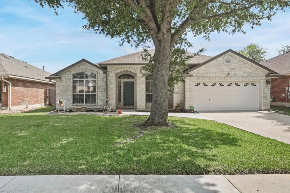 View 3725 Cheyenne St in Eagle Ridge Sec 11b 3725 Cheyenne St - front exterior - Luxury home in Eagle Ridge Sec 11b, Round Rock, TX