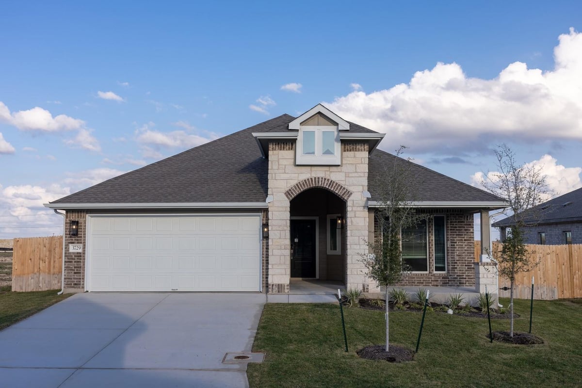 View 3729 Pin Oak Hills in Village at Three Oaks 3729 Pin Oak Hills - front exterior - Luxury home in Village at Three Oaks, Seguin, TX