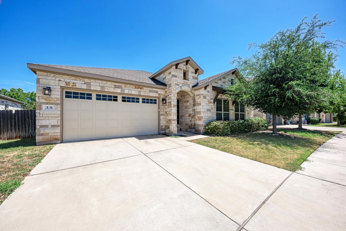 View 3750 E Palm Valley BLVD Unit #35 in Diamond Oaks Condos 3750 E Palm Valley BLVD Unit #35 - property photo 1 - Luxury home in Diamond Oaks Condos, Round Rock, TX