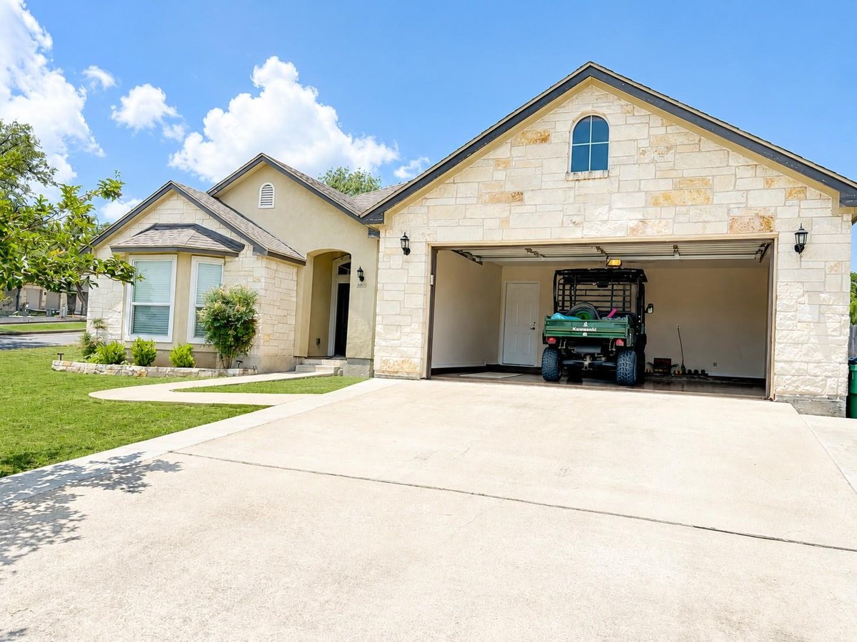 View 3800 Annapolis CV in Highland Lake Estates Sec 04 3800 Annapolis CV - front exterior - Luxury home in Highland Lake Estates Sec 04, Lago Vista, TX