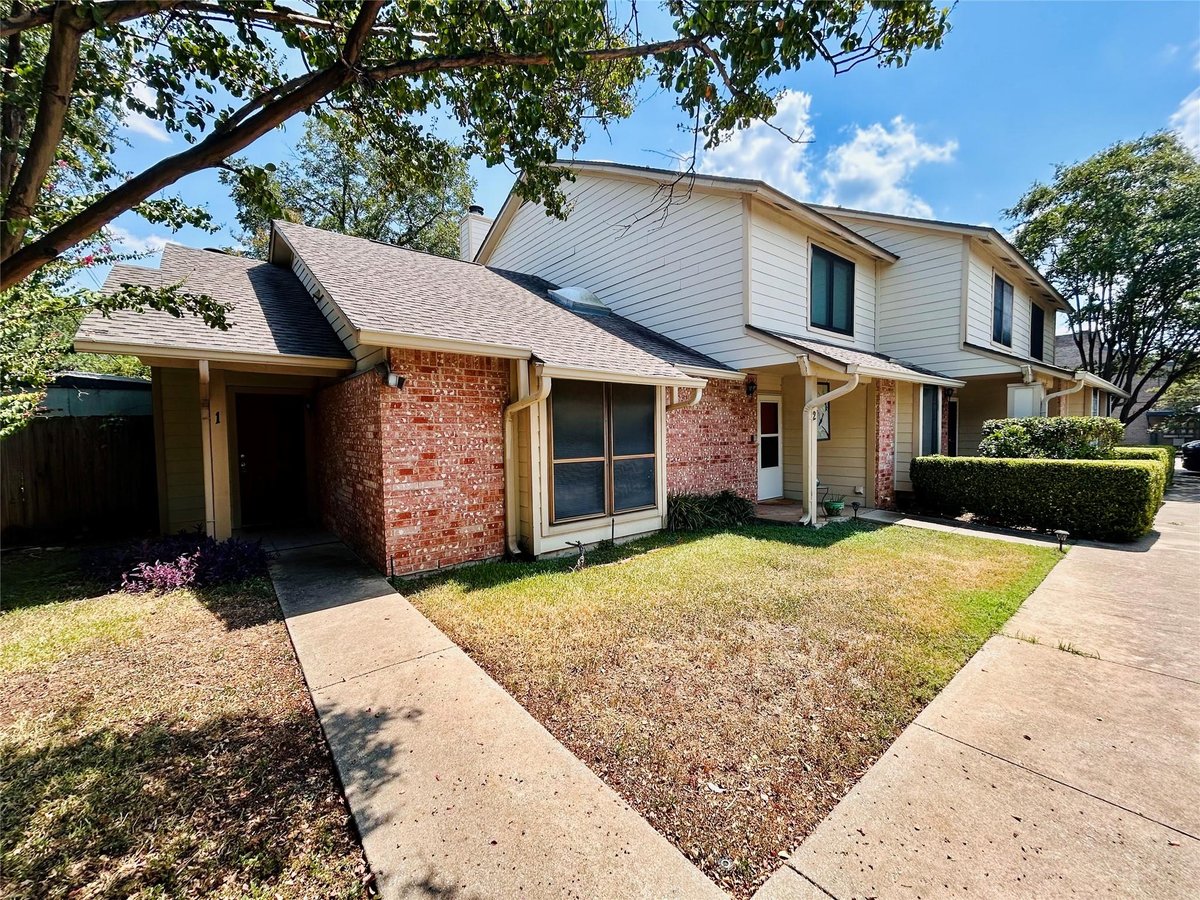 View 3801 Manchaca RD Unit #1 in Coachlight Condo Ph I-Iii 3801 Manchaca RD Unit #1 - property photo 1 - Luxury home in Coachlight Condo Ph I-Iii, Austin, TX