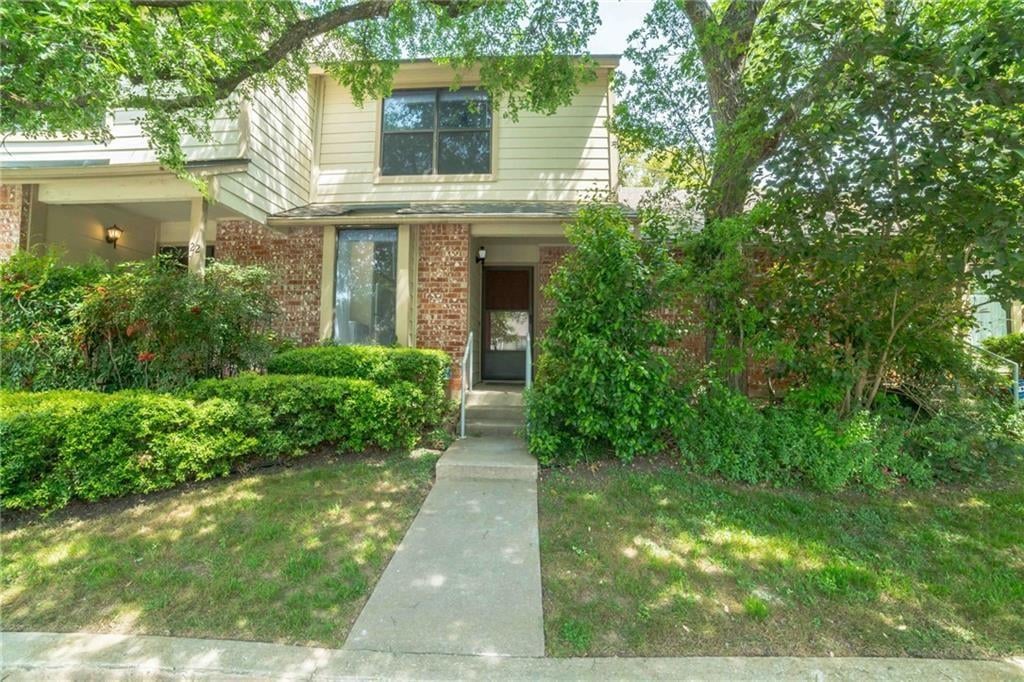 View 3801 Menchaca RD Unit #23 in Coachlight Condo Ph I-Iii 3801 Menchaca RD Unit #23 - property photo 1 - Luxury home in Coachlight Condo Ph I-Iii, Austin, TX