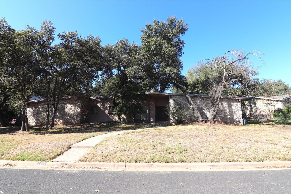 View 3802 Rockledge DR in Northwest Hills Sec 08 3802 Rockledge DR - property photo 1 - Luxury home in Northwest Hills Sec 08, Austin, TX