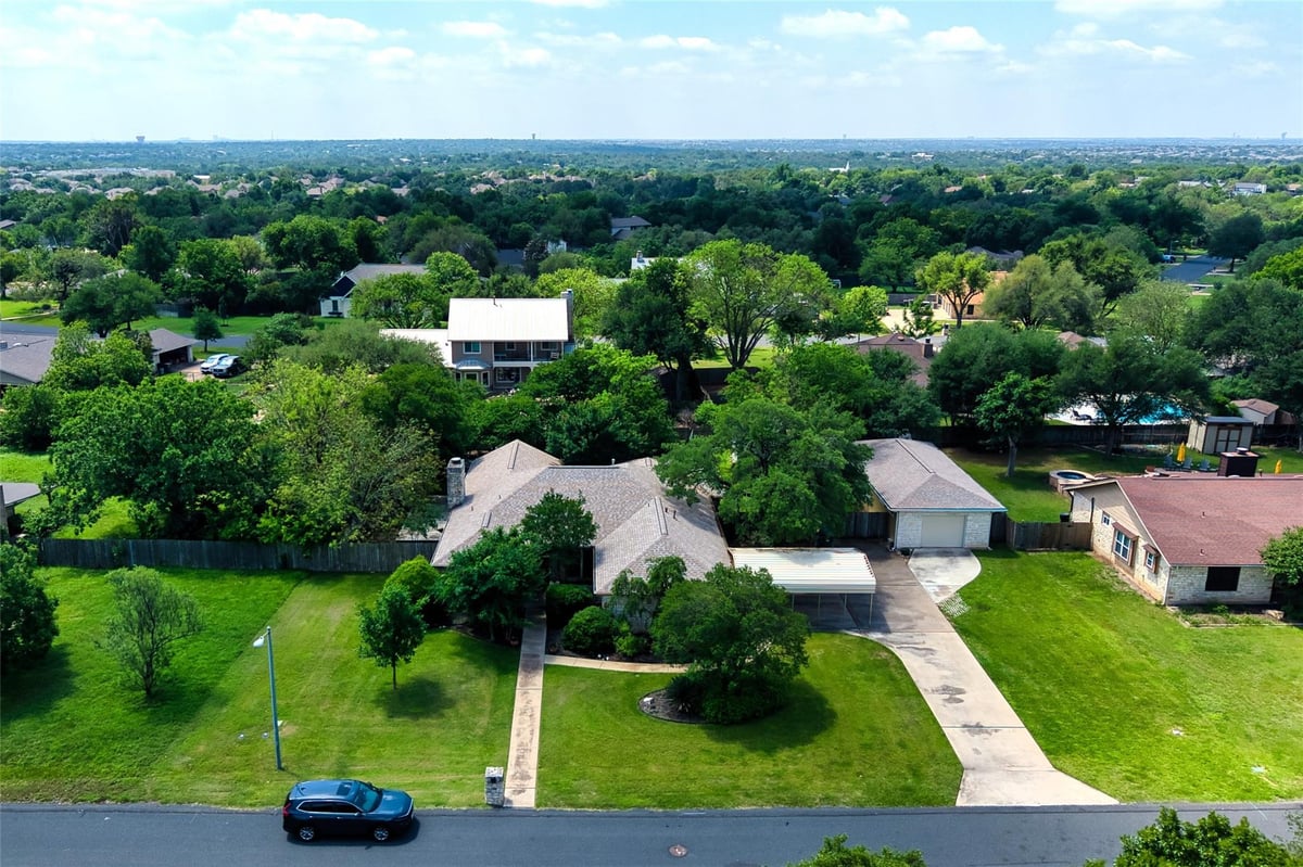 View 3805 Carmel Dr in Brushy Creek North Sec 02 3805 Carmel Dr - front exterior - Luxury home in Brushy Creek North Sec 02, Round Rock, TX
