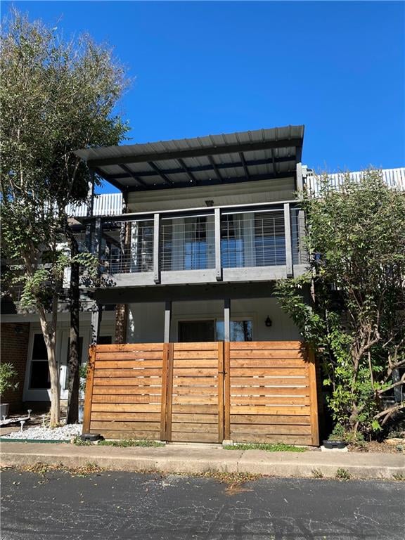 View 3809 Menchaca RD Unit #B in Coachlight Square 3809 Menchaca RD Unit #B - property photo 1 - Luxury home in Coachlight Square, Austin, TX