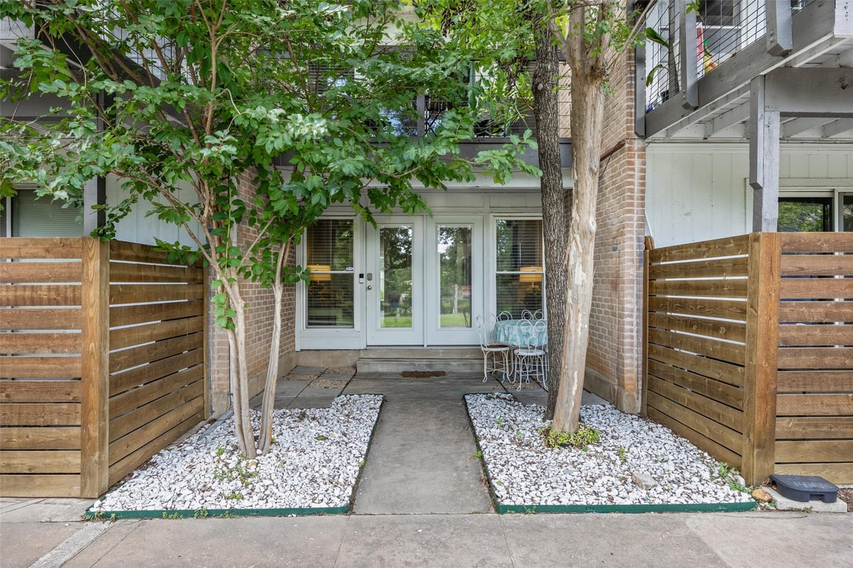 View 3809 Menchaca RD Unit #C in Coachlight Square 3809 Menchaca RD Unit #C - front exterior - Luxury home in Coachlight Square, Austin, TX