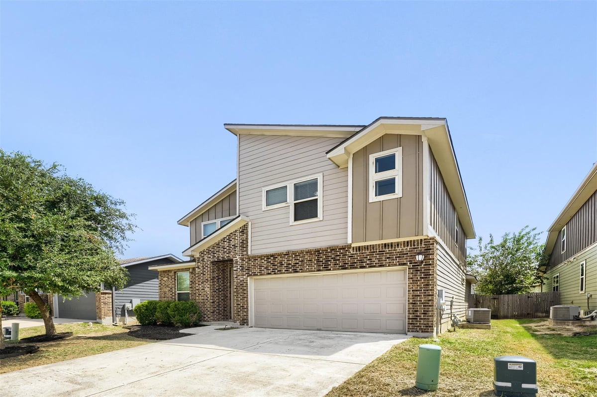 3809 Talladega TRCE - property photo 1 - Luxury home in Silverstone, Austin, TX