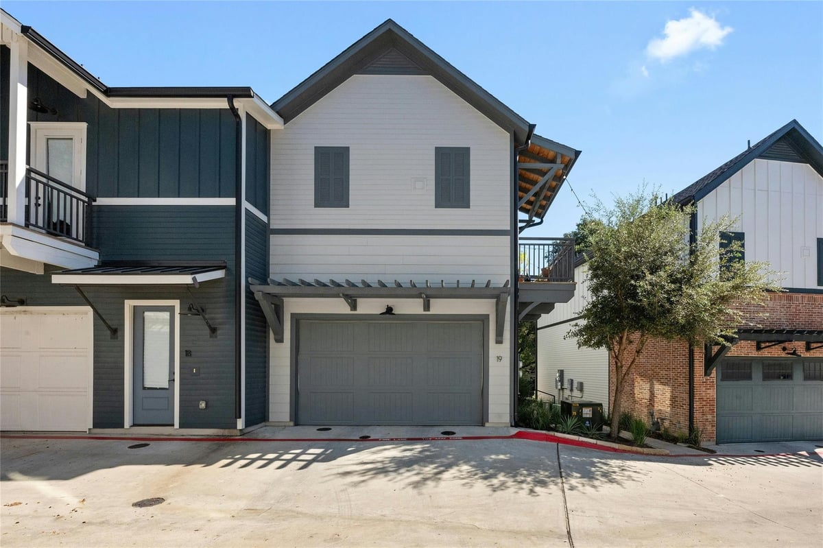 View 3809 Valley View RD Unit #19 in Valley View Sub 3809 Valley View RD Unit #19 - property photo 1 - Luxury home in Valley View Sub, Austin, TX