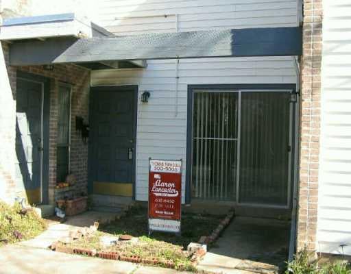 View 3811 B Manchaca Rd Unit #B in Coachlight Square 3811 B Manchaca Rd Unit #B - property photo 1 - Luxury home in Coachlight Square, Austin, TX