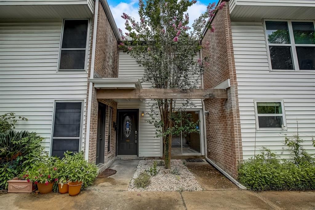 View 3811 Menchaca Rd Unit #B in Coachlight Square 3811 Menchaca Rd Unit #B - front exterior - Luxury home in Coachlight Square, Austin, TX