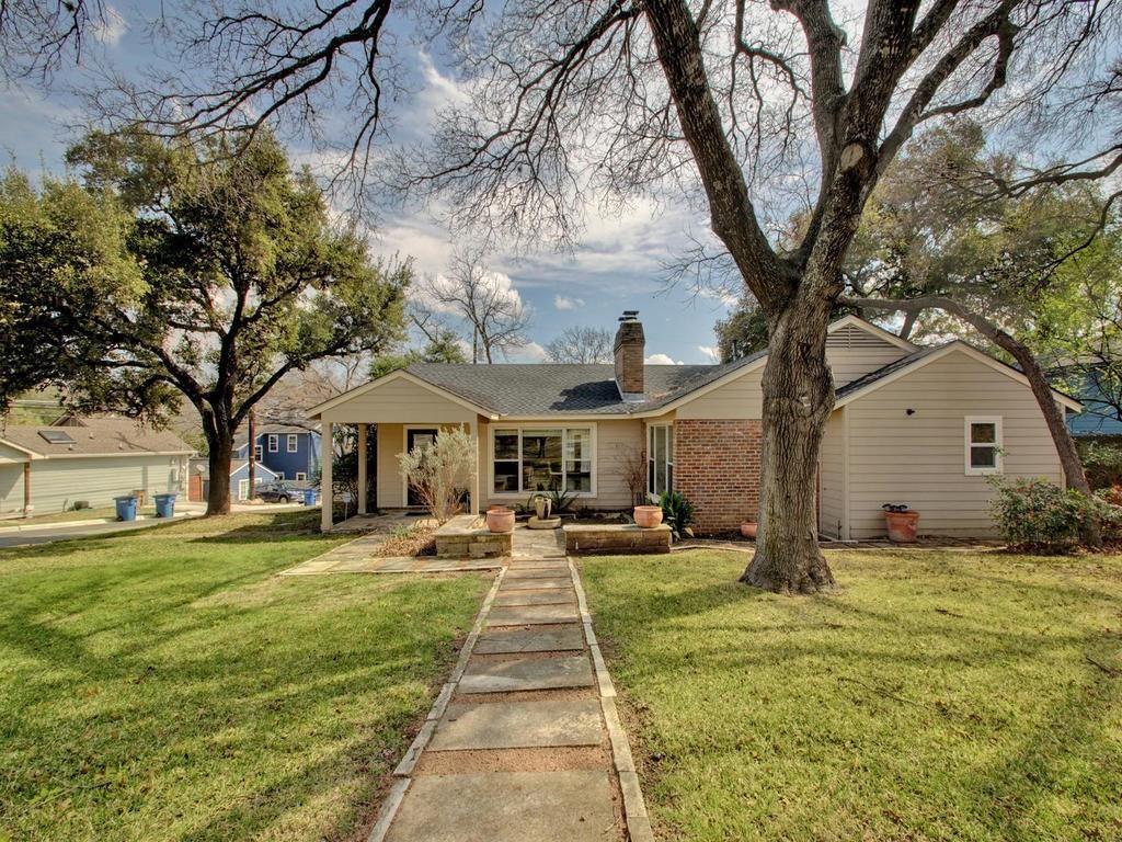 View 3811 PETES Path in Rosedale 3811 PETES Path - property photo 1 - Luxury home in Rosedale, Austin, TX