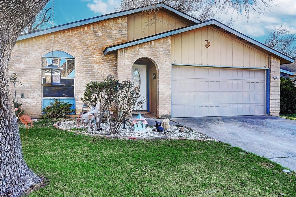 View 3813 Leafield Dr in Woodstone Village Sec 04 3813 Leafield Dr - front exterior - Luxury home in Woodstone Village Sec 04, Austin, TX