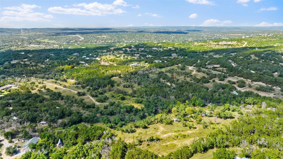 3817 Hart Hollow Dr - front exterior - Luxury lot in Gritten E, Spicewood, TX