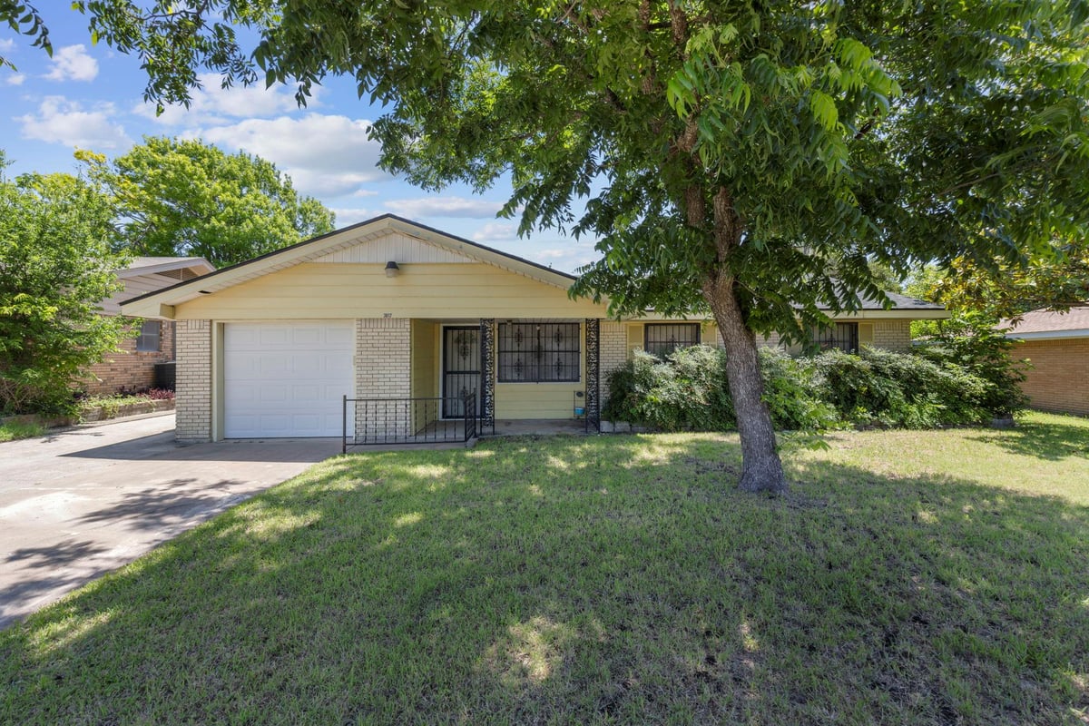 View 3817 Lancelot LN in Terrace Gardens Second Unit 3817 Lancelot LN - front exterior - Luxury home in Terrace Gardens Second Unit, Temple, TX