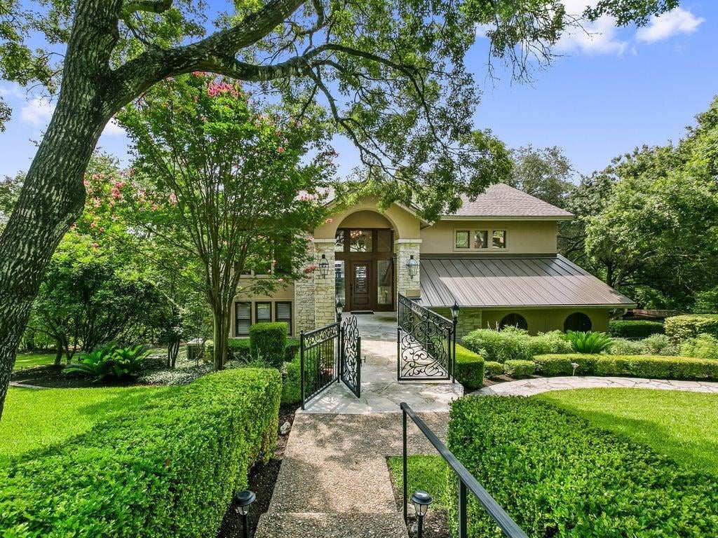 View 39 Pascal Ln in Rob Roy 39 Pascal Ln - property photo 1 - Luxury home in Rob Roy, Austin, TX