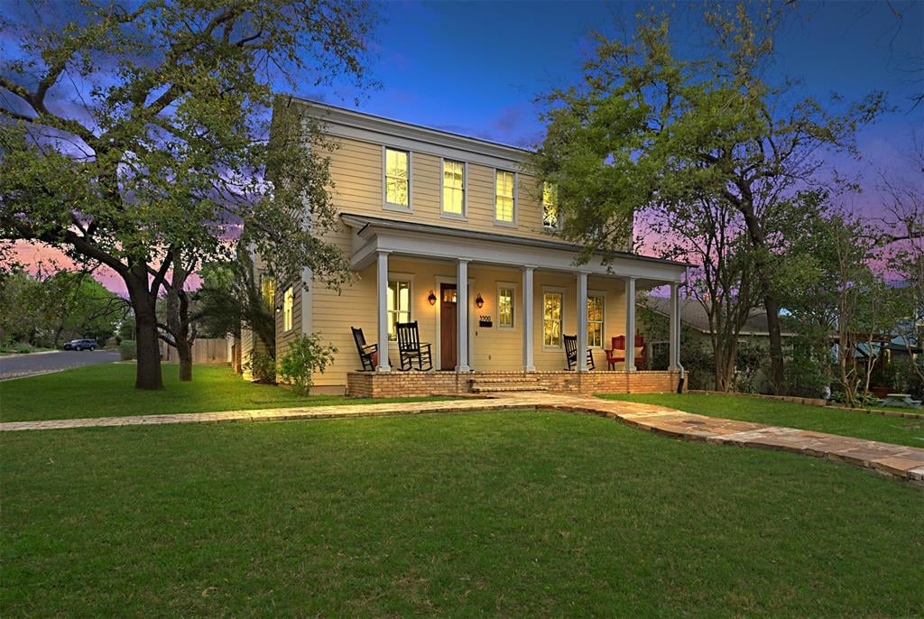 View 3900 Petes Path in Rosedale 3900 Petes Path - property photo 1 - Luxury home in Rosedale, Austin, TX