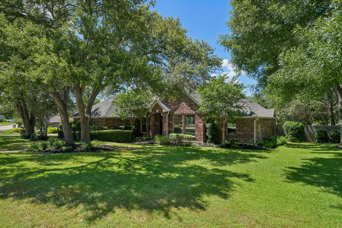 View 3902 Denim TRL in Shady Hollow Sec 02-A Ph 02 3902 Denim TRL - front exterior - Luxury home in Shady Hollow Sec 02-A Ph 02, Austin, TX