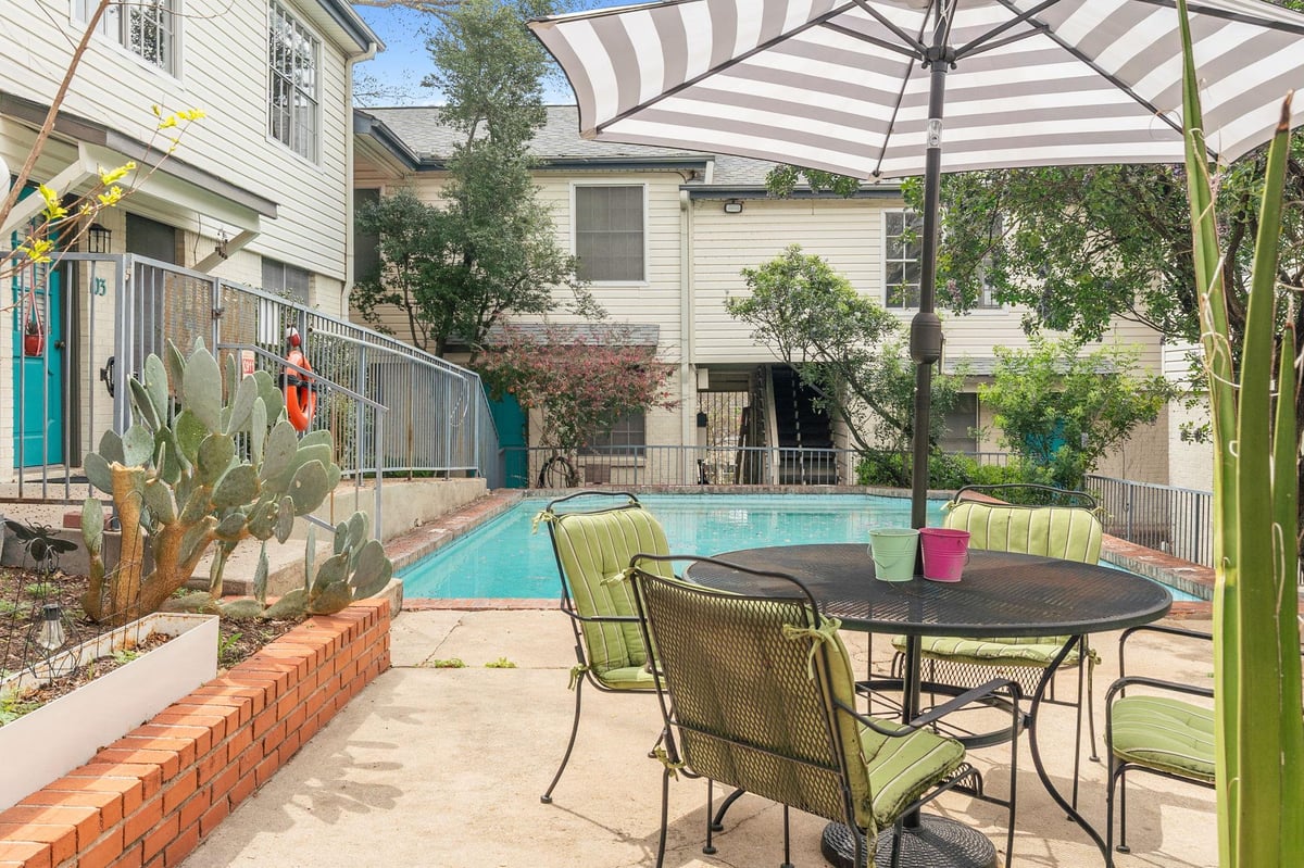 Living area at 3902 Peterson Ave Unit #205 - 1 bed 1 bath home