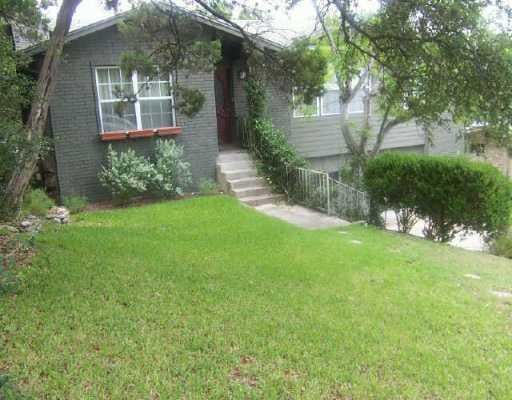 View 3904 Glengarry Dr in Northmoor Park 3904 Glengarry Dr - property photo 1 - Luxury home in Northmoor Park, Austin, TX