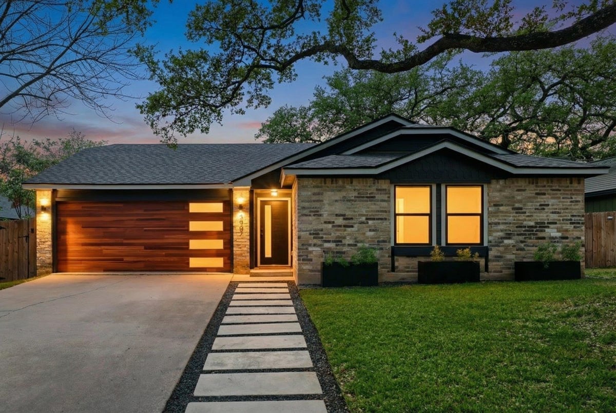 View 3907 Stonecroft Dr in Woodstone Village Sec 06 3907 Stonecroft Dr - front exterior - Luxury home in Woodstone Village Sec 06, Austin, TX