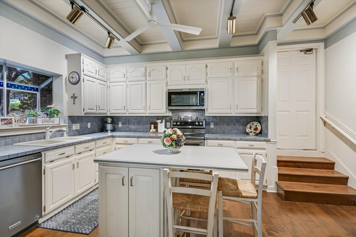 Kitchen at 3907C Belmont Park Dr - 3 bed 2 bath home