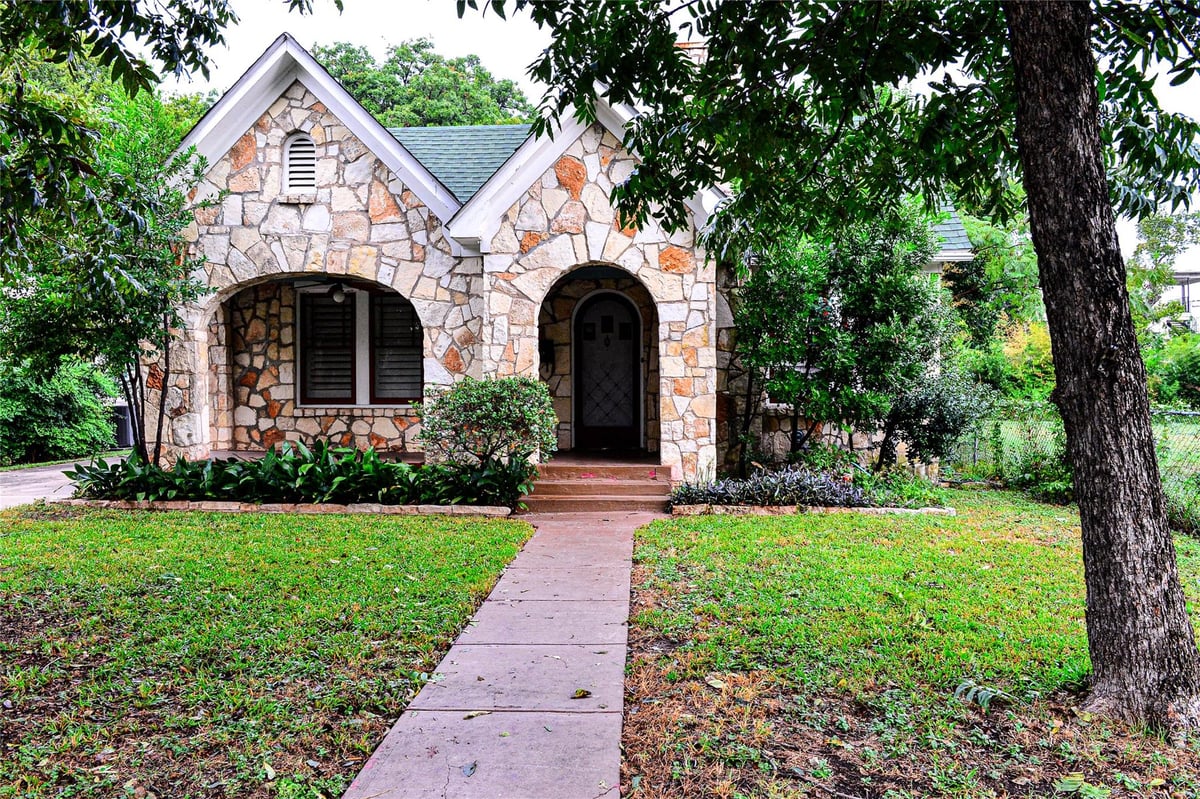View 3908 Becker Ave in Country Club Heights 3908 Becker Ave - property photo 1 - Luxury home in Country Club Heights, Austin, TX