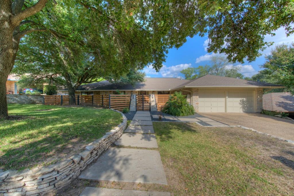 View 3910 Glengarry Dr in Shinoak Valley Sec 01 3910 Glengarry Dr - property photo 1 - Luxury home in Shinoak Valley Sec 01, Austin, TX