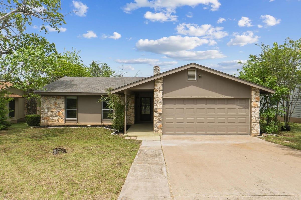 View 3910 Stoney Hl in Brushy Creek Sec 01 Or South 3910 Stoney Hl - front exterior - Luxury home in Brushy Creek Sec 01 Or South, Round Rock, TX