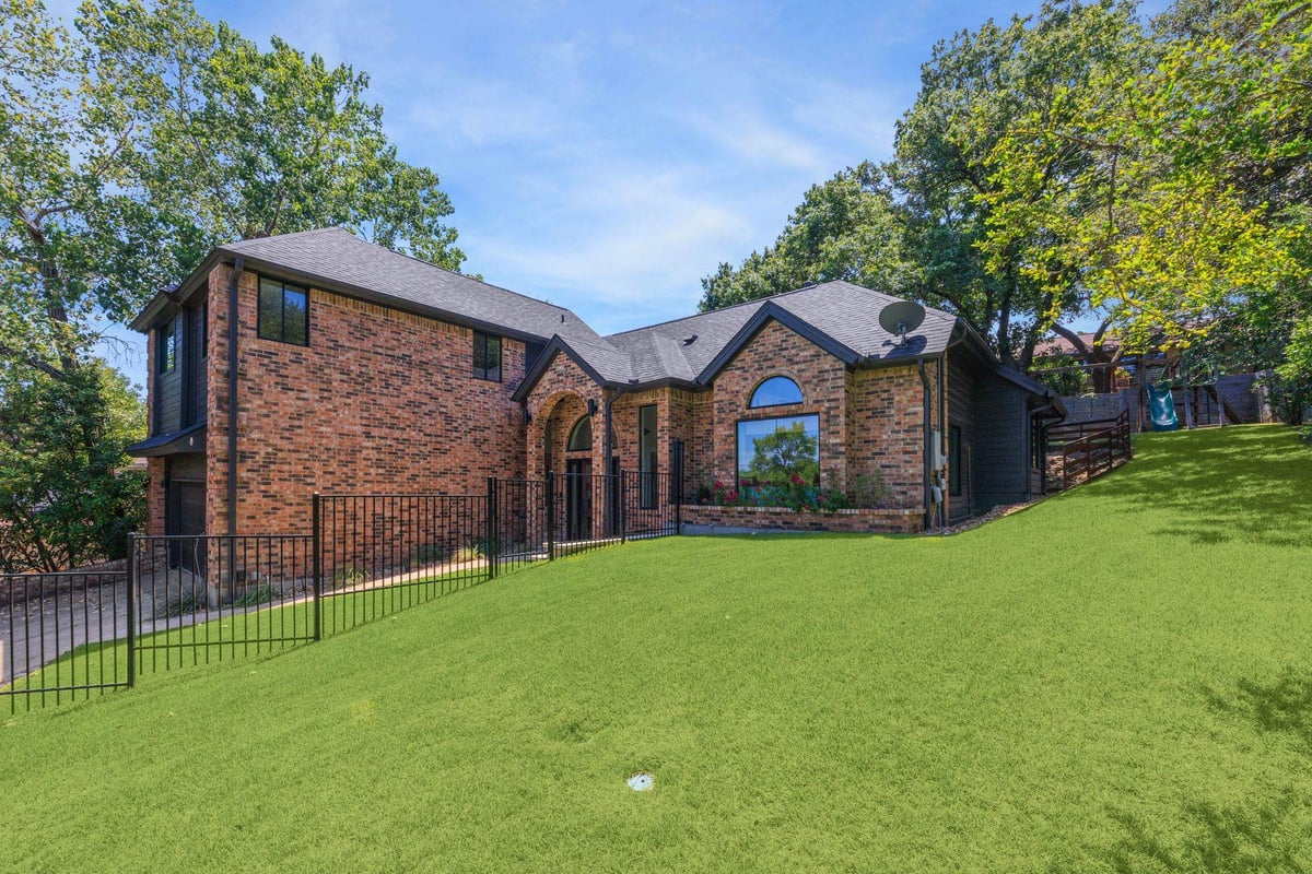 View 3911 Dry Creek DR in Shinoak Valley Sec 01 3911 Dry Creek DR - property photo 1 - Luxury home in Shinoak Valley Sec 01, Austin, TX