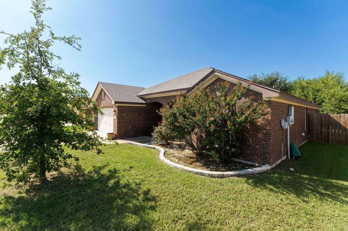 View 3911 Salt Fork DR in Goodnight Ranch Add Ph 3911 Salt Fork DR - front exterior - Luxury home in Goodnight Ranch Add Ph, Killeen, TX