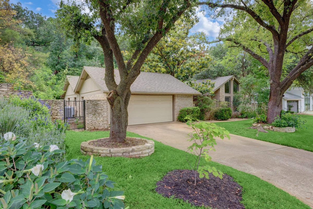 View 3912 Knollwood DR in Northwest Hills Sec 13 3912 Knollwood DR - property photo 1 - Luxury home in Northwest Hills Sec 13, Austin, TX