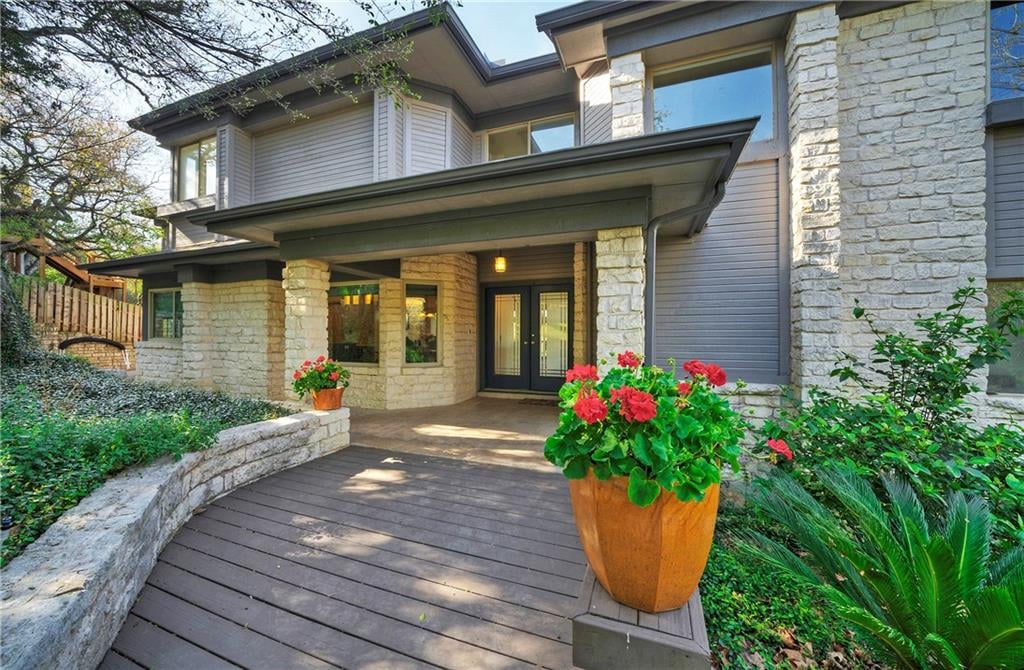View 3913 Walnut Clay Dr in Shinoak Valley Sec 03 3913 Walnut Clay Dr - property photo 1 - Luxury home in Shinoak Valley Sec 03, Austin, TX