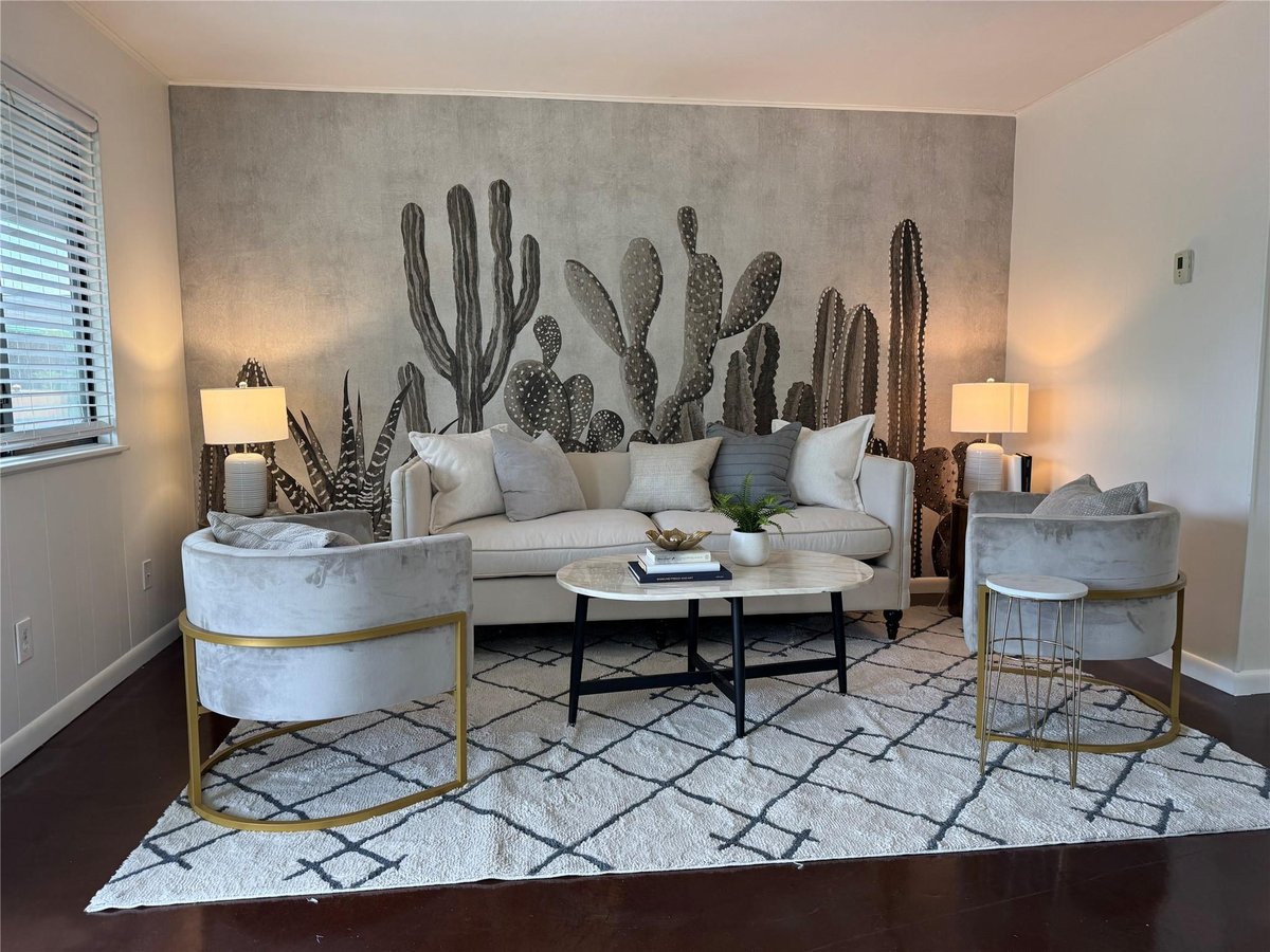View 3914 Avenue D Unit #105 in Hyde Park Add 02 3914 Avenue D Unit #105 - front exterior - Luxury home in Hyde Park Add 02, Austin, TX
