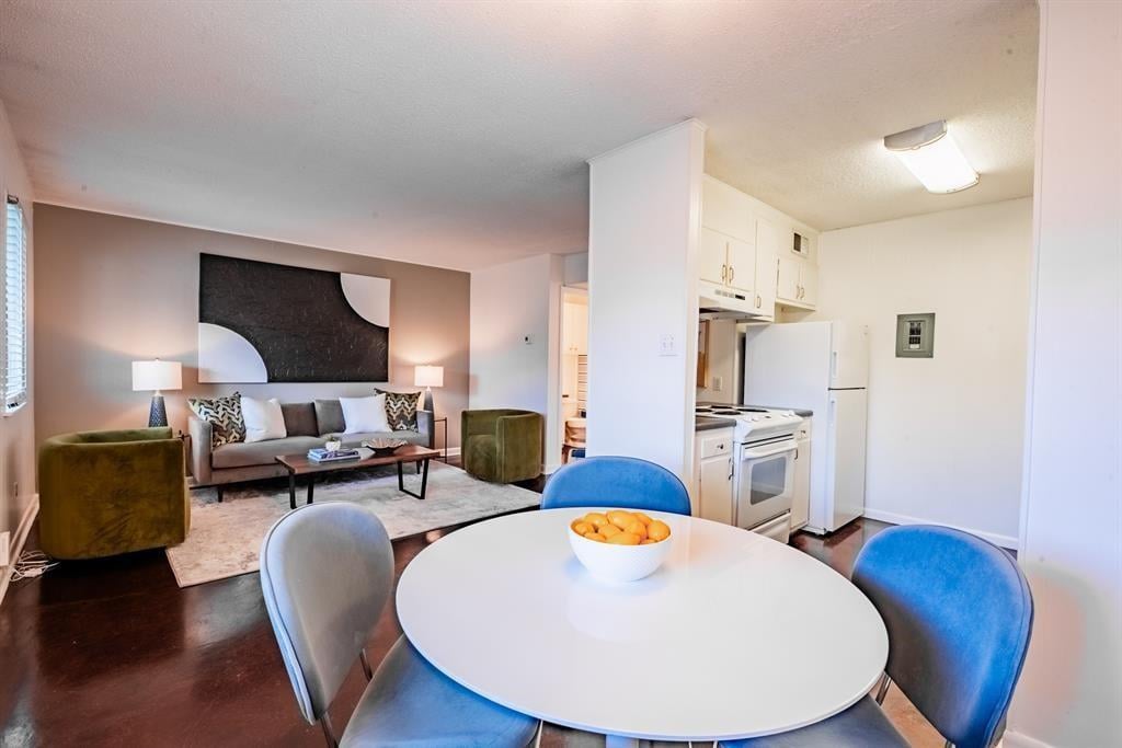 View 3914 Avenue D Unit #204 in Hyde Park Add 02 3914 Avenue D Unit #204 - property photo 1 - Luxury home in Hyde Park Add 02, Austin, TX