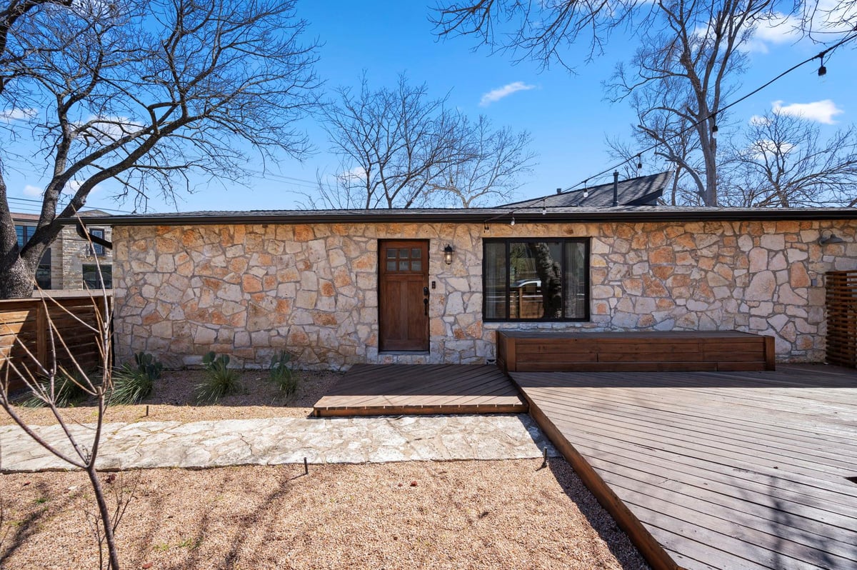 View 3915 Oakmont BLVD in Oakmont Heights Annex 02 3915 Oakmont BLVD - front exterior - Luxury home in Oakmont Heights Annex 02, Austin, TX